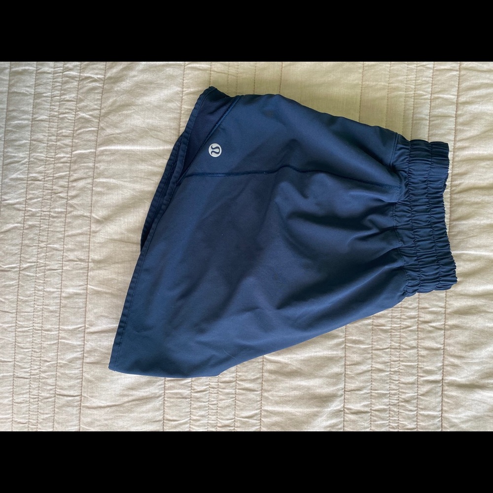 Lululemon navy hotty hot shorts 4”